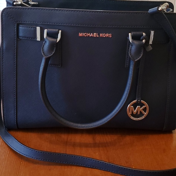 Michael Kors Handbags - ***TODAY ONLY *** Michael kors purse EUC